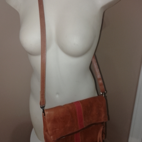 Stylish Tan and Pink Leather Crossbody Bag - Picture 2 of 9